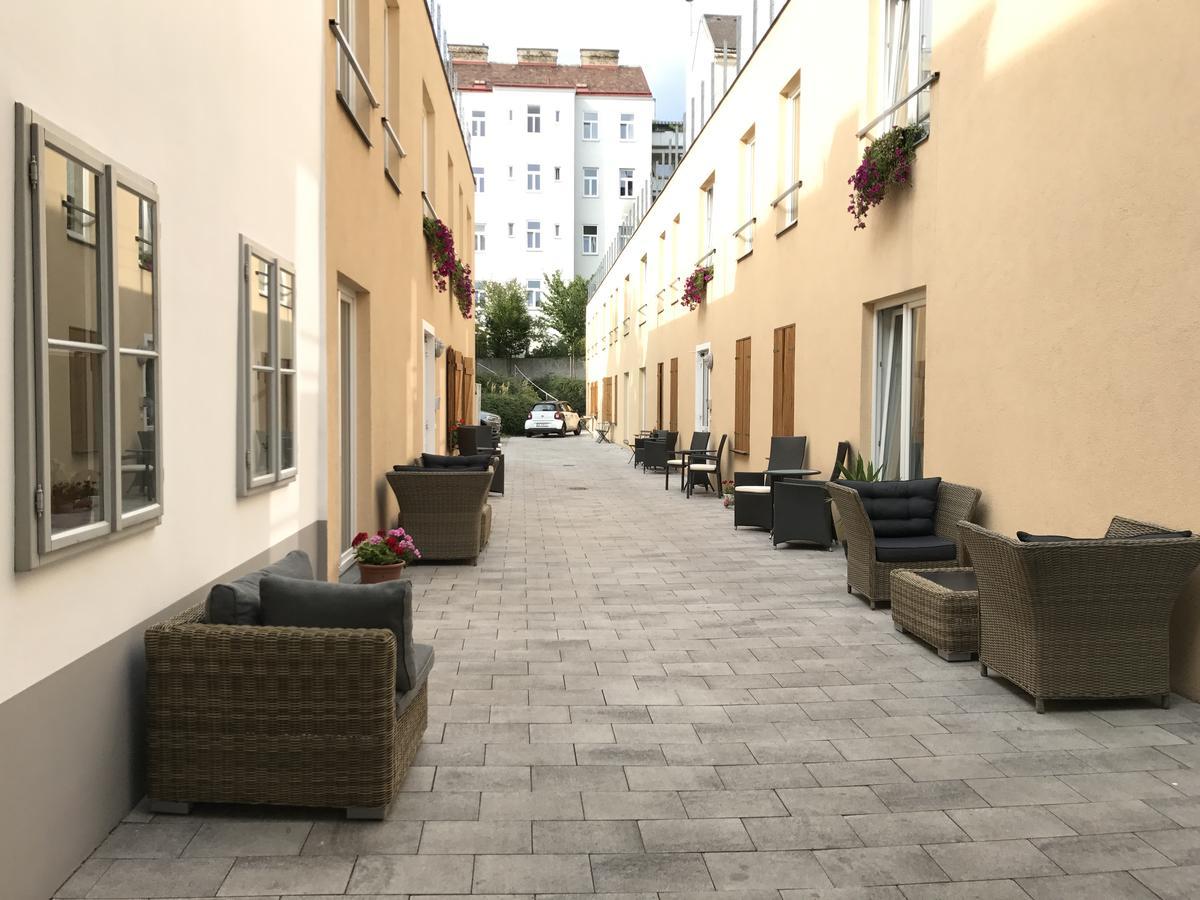 Boutique Hostel Zum Goldenen Kegel Wien Exterior foto