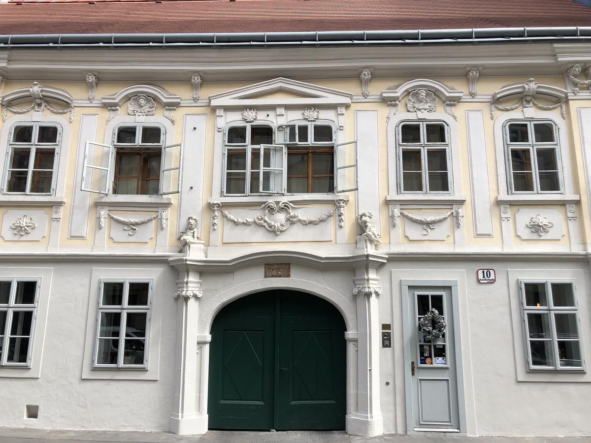 Boutique Hostel Zum Goldenen Kegel Wien Exterior foto